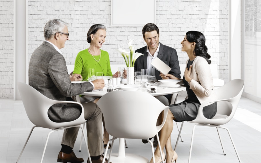 Una donna in una piazza