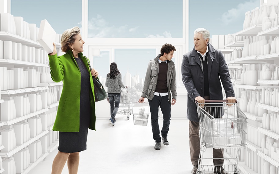 Una donna in una piazza