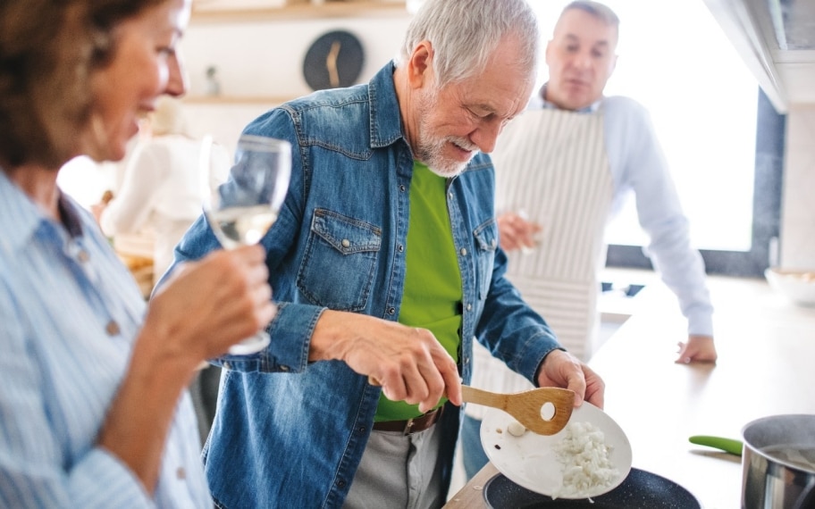 PH_Pic_Campaign_Virto_P_older_man_cooking_dinner_with_family_01.jpg